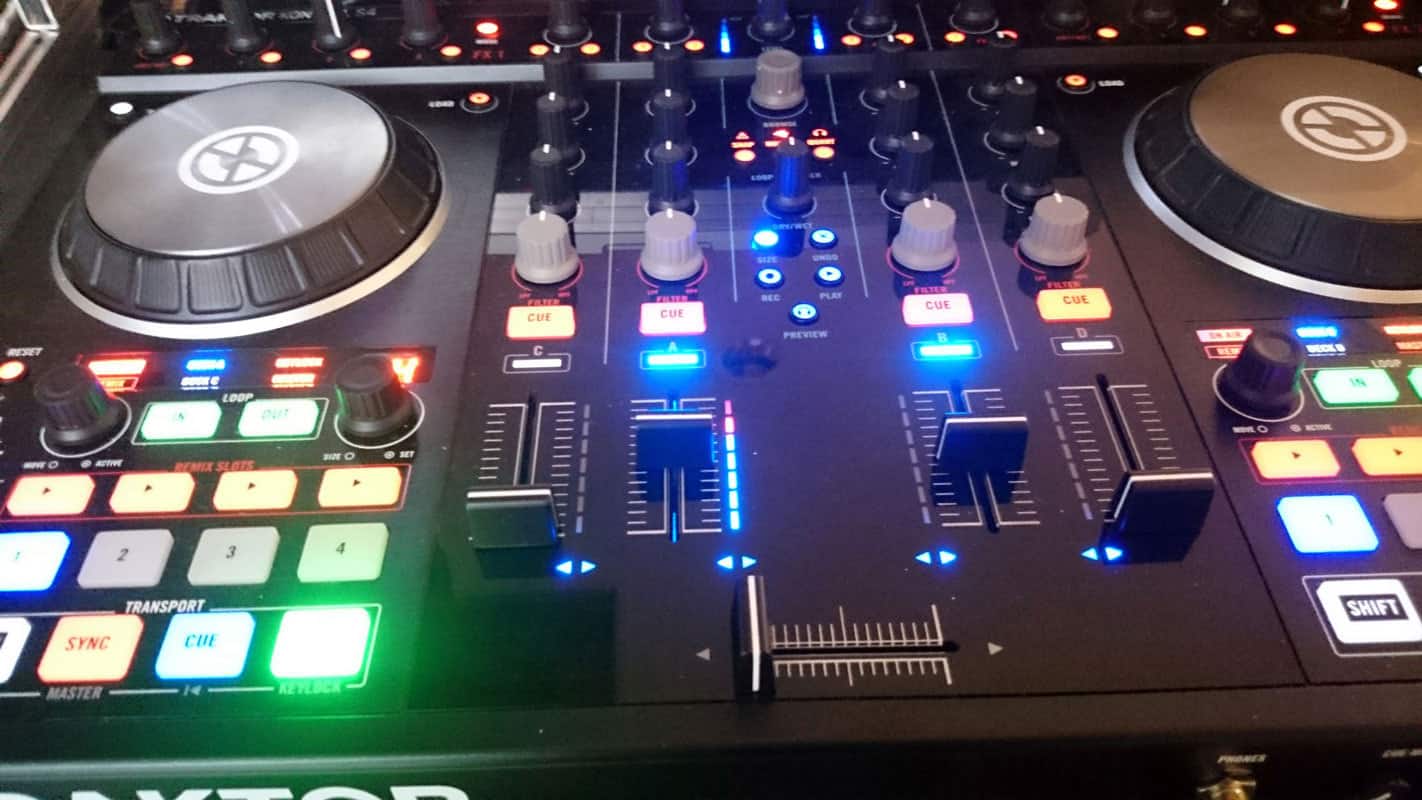 Traktor S4 MK2