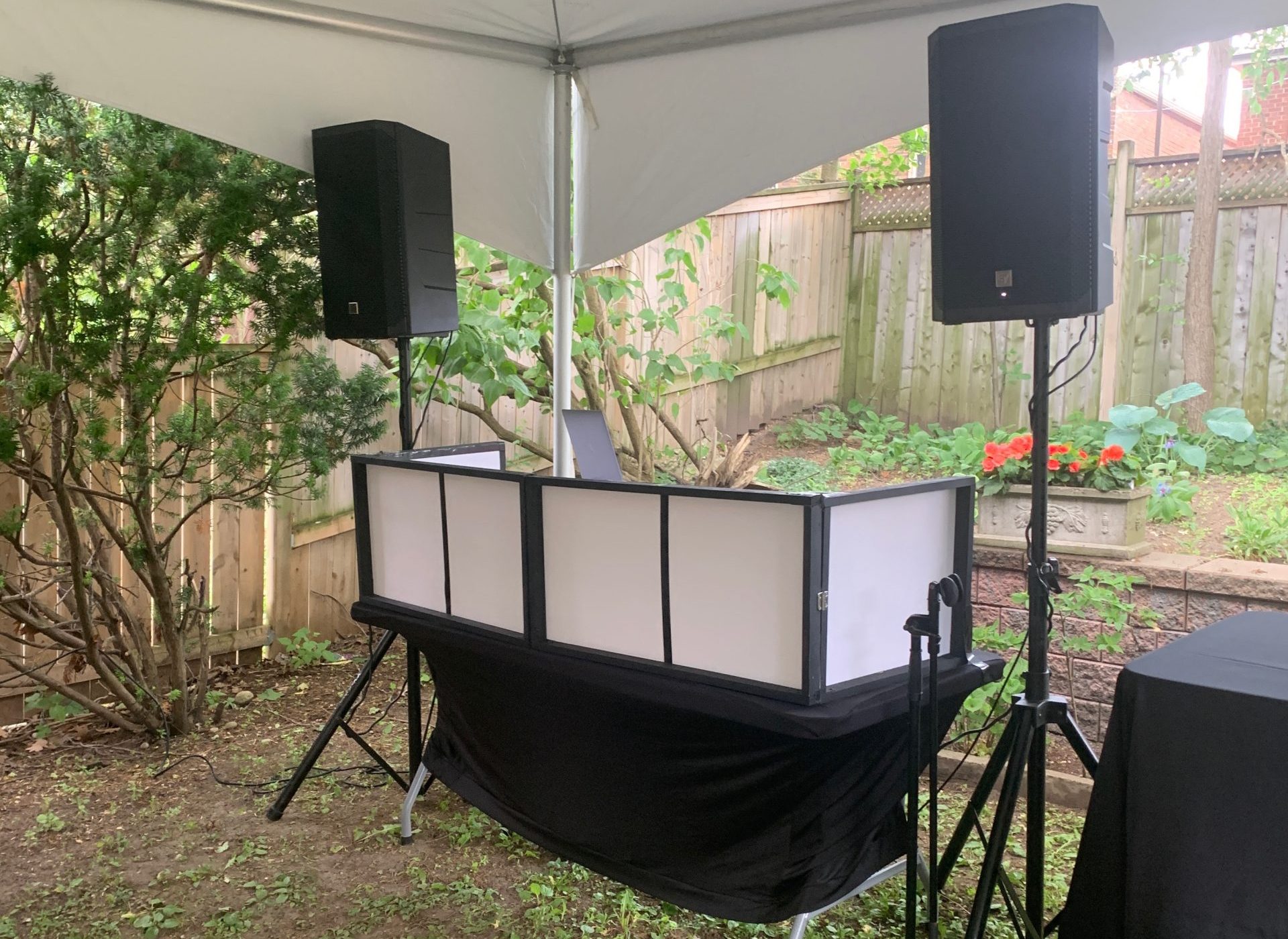 Outdoor DJ Setup by DJ Marvin – Disc Jockeys Unlimited Outdoor DJ setup by DJ Marvin from Disc Jockeys Unlimited