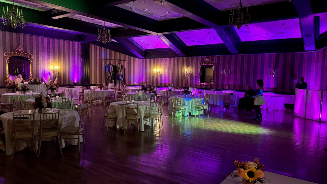Wedding DJ Setup with Uplighting in Toronto – Disc Jockeys Unlimited Elegant wedding DJ setup in Toronto with Disc Jockeys Unlimited uplighting before guests arrive